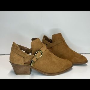 Time and Tru. Chestnut Booties. 7W. NWOT.